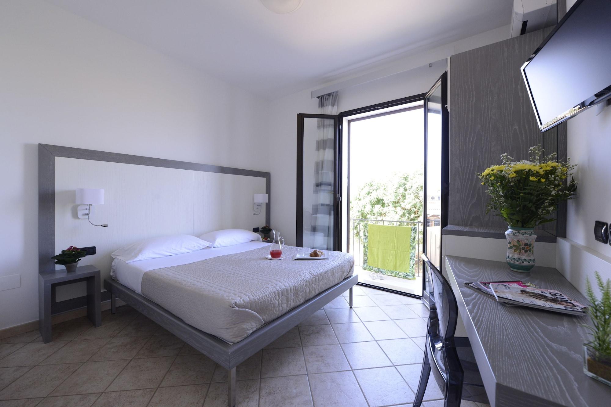 Oasis Hotel Residence Resort LMP Buitenkant foto