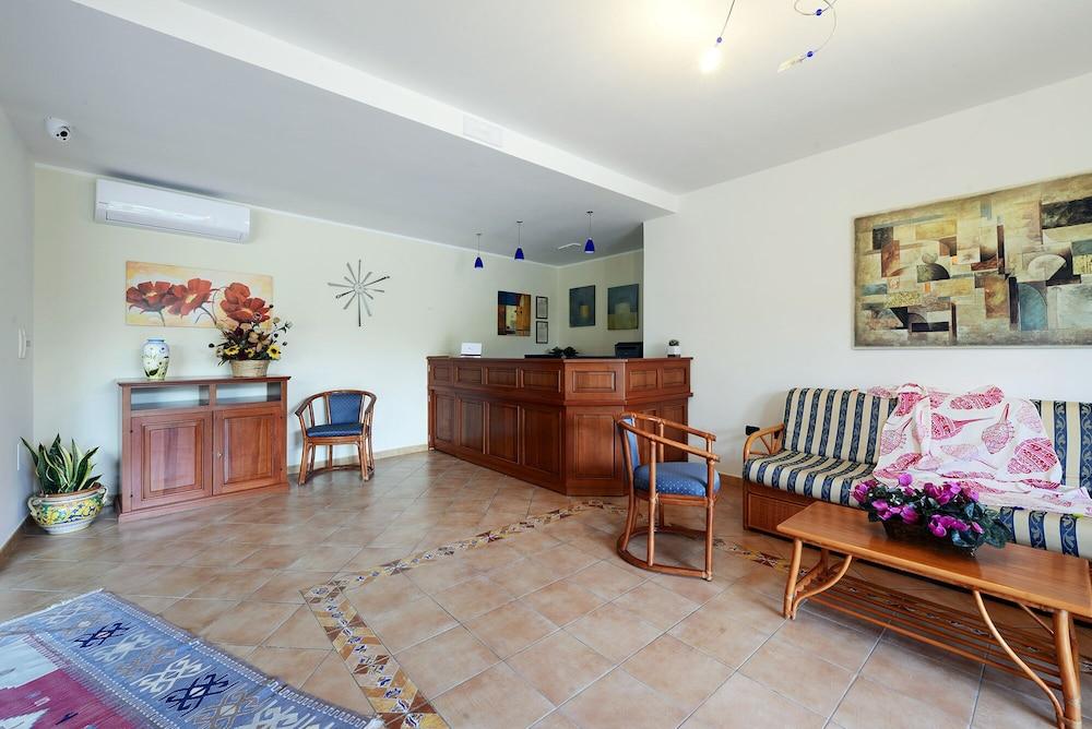 Oasis Hotel Residence Resort LMP Buitenkant foto