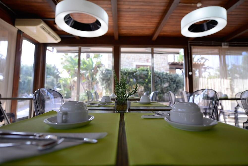 Oasis Hotel Residence Resort LMP Buitenkant foto