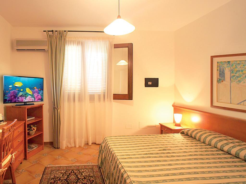 Oasis Hotel Residence Resort LMP Buitenkant foto