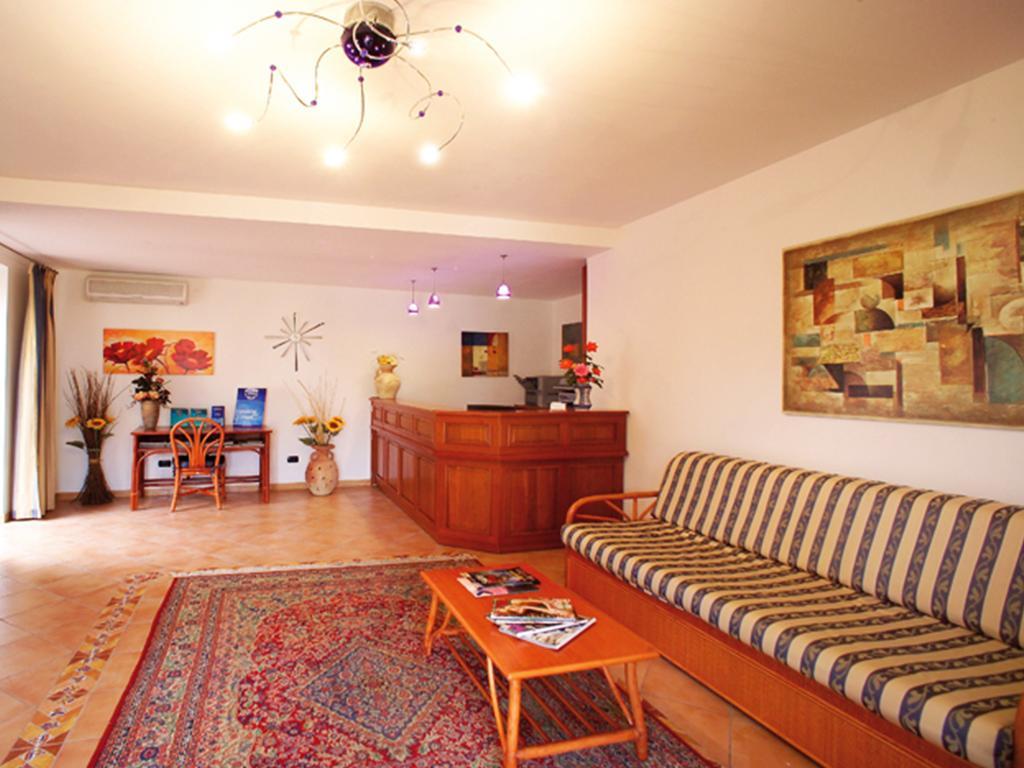 Oasis Hotel Residence Resort LMP Buitenkant foto