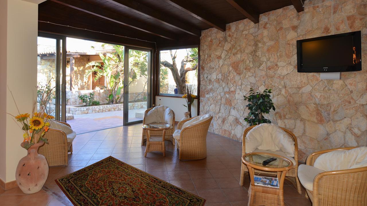 Oasis Hotel Residence Resort LMP Buitenkant foto