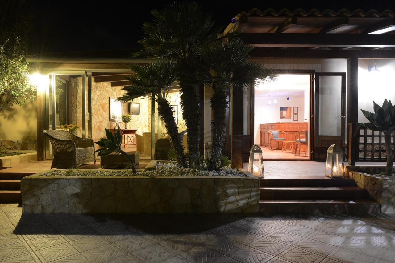 Oasis Hotel Residence Resort LMP Buitenkant foto